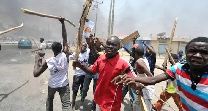 Hoodlums Attack, Loot Bus Carrying Christmas Gifts For Ibadan Mogajis