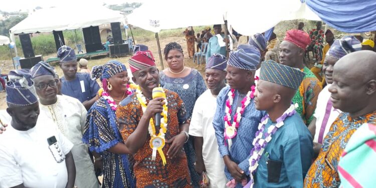 Ajogbelede Community Rallies Behind Engr Akeem Olatunji’s Chairmanship Ambition, Celebrates Classroom Block Commissioning