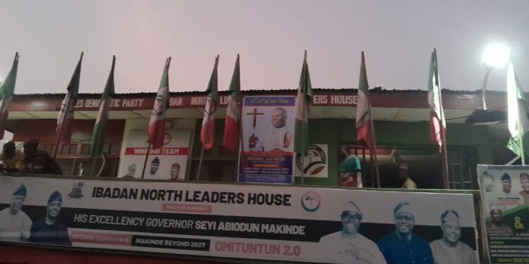*PDP IBADAN NORTH LEADERS HOUSE,  EXPRESSES ITS UNRESERVED APPRECIATION TO OYO STATE LEGISLATOR, HON. DR. COMFORTER FOR BEAUTYING THE PARTY HOUSE IN HONOUR OF LATE AJUWON*