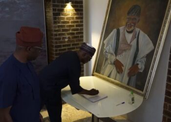 Akeredolu: Abdurahman, Makinde pay condolence visit to family