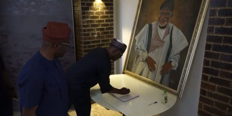Akeredolu: Abdurahman, Makinde pay condolence visit to family