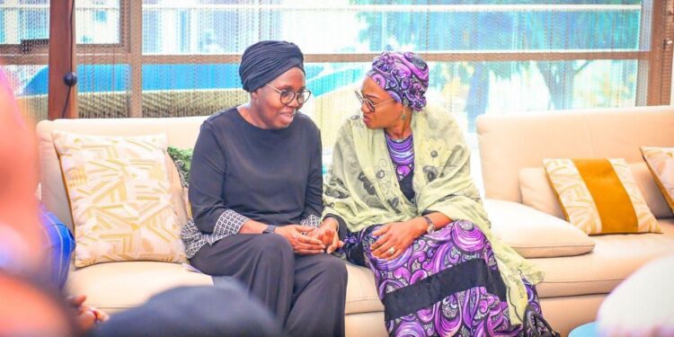 (PHOTOS) : Akeredolu’s death: Makinde receives Tinubu, Shettima’s wives in Ibadan  