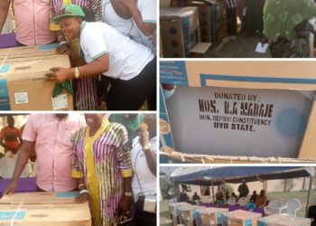 Yuletide: Oyo Lawmaker, Mabaje Donates Cash, Freezers To Ido LG PDP Leaders, Women Leaders and Widows
