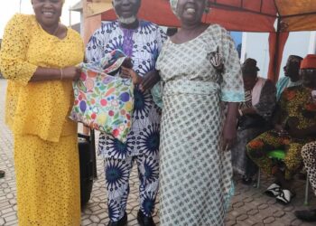 New Year: Yeye Adenike Eulogies Oyo Deputy Gov, Wife’s Humanitarian Gesture As She Distributes Cash, Relief Packages