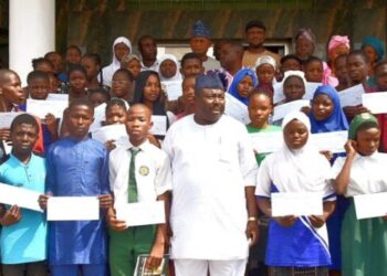 Just In : Oyo Senator Alli Empowers Students in Oyo with WAEC Fees, Scholarships