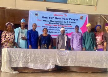 2024: Omituntun 107 Bus’ commuters hold New Year prayer, thank Gov. Makinde for his support