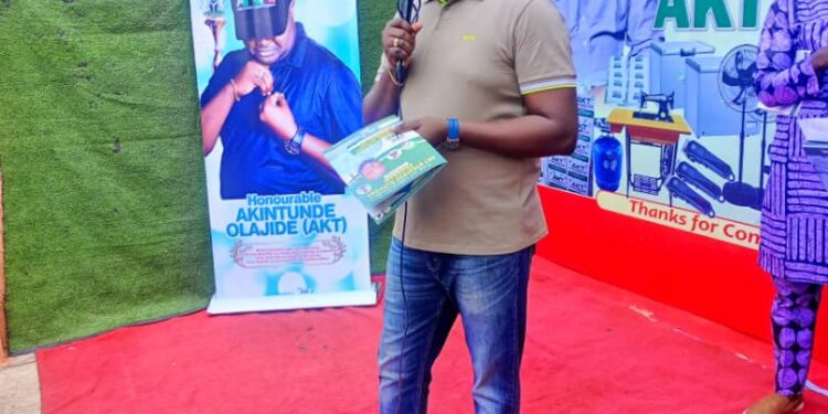 OYO LAWMAKER AKT STRATEGY SUPPORT PROGRAM (AKT-SSP) IN LAGELU STATE CONSTITUENCY BY HON. OLAJIDE AKINTUNDE EMMANUEL AKT