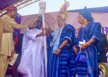Makinde Presents Staff of Office to Onigbeti of Igbetiland, Oba Bashir Abioye