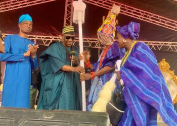 Makinde presents staff of office to new Asigangan of Igangan, Oba Rafiu Ariwoola