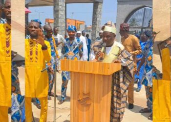 Group drags Fatai Buhari for speaking Hausa during Iseyin program