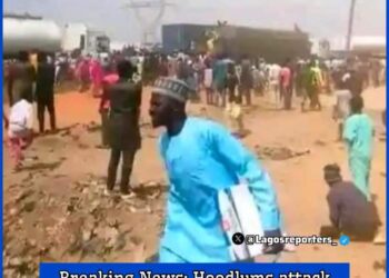 Breaking News: Hoodlums attack BUA truck, cart away spaghetti on Zaria-Kano expressway
