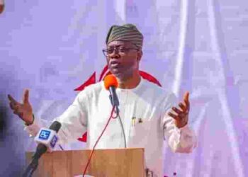 Empowering the Displaced: Makinde’s Remarkable Gesture Towards 700 Street Traders