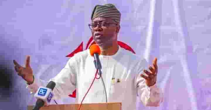 Empowering the Displaced: Makinde’s Remarkable Gesture Towards 700 Street Traders