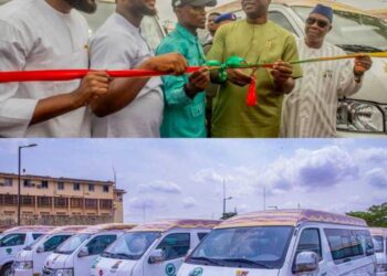 Oyo Speaker, Ogundoyin Commends Makinde For Presenting 28 New Buses to SUG Bodies, Signing of 2024 Bursary for Students*