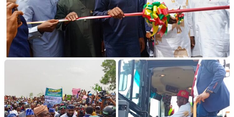 Seyi Makinde is An Uncommon Leader’ Says Soludo As Gov Makinde Gifts Free Shops To 700 Traders