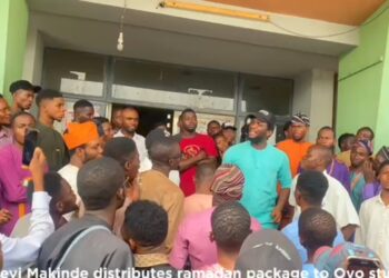 Video: Makinde Distributes Bags Of Rice To Tertiary Institution’s Student Leaders, MSSN For Ramadan