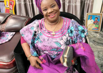 Otunba Yomi Ojo facilitates with Her Excellency the Deputy Governor’s wife Chief Mrs, Ajibola Lawal.