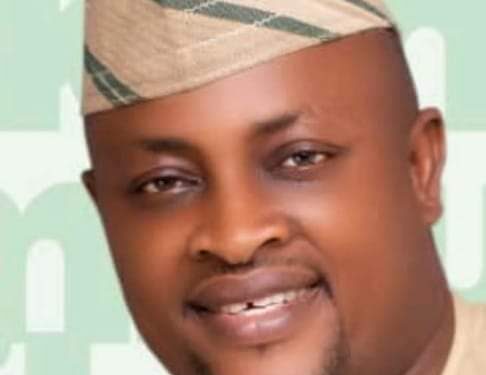 Eid el-Fitr : Oyo Lawmaker Hon.Olayinka Omikunle Splash Cash,Gifts On His Constituents, As Group Hail His Generosity