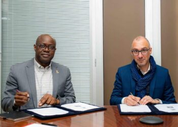 MỌ̀RÌWÒ Ń Ṣ’Ẹ̀SỌ́ NÍNÚ ÌGBÁGÓ.  PẸ̀LÚ Ẹ̀BÙ Ẹ̀YÍN TÓ BÁ ỌRỌ̀ AJÉ ILẸ̀ YÌÍ, SÍBẸ̀, ṢÈYÍ MÁKINDÉ TÚN Ń ṢE BẸBẸ…!