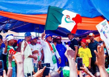 LG Election: PDP presents party flag to Hon. Olateju Michael as Chairmanship candidate for Oriire LG