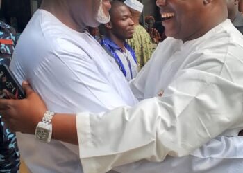 Oyo Lawmaker D- Al-Ameen commiserate with Hon Odidiomo over his father’s death.*