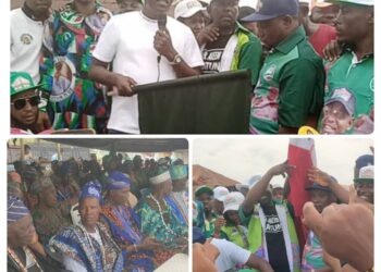Akeem Olatunji Officially Receives PDP Flag As Chairmanship Candidate In Oluyole Ahead April Poll