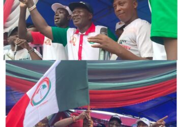 Oyo PDP Presents Flags to Chairmanship and Vice Chairmanship Candidates in Ibadan South West/North West Federal Constituency(PHOTOS)