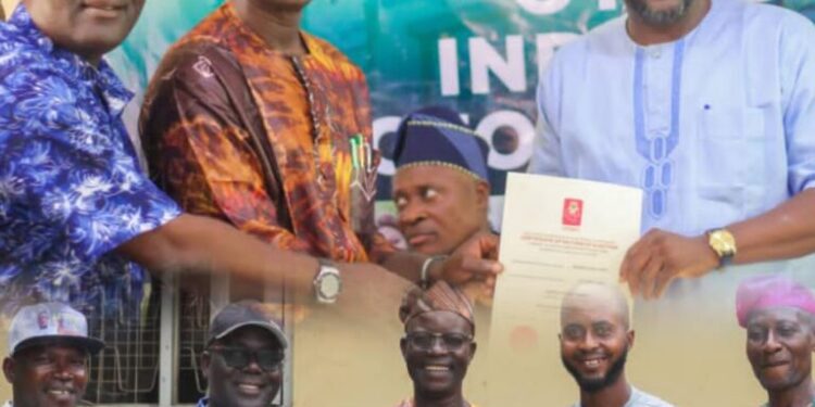 LG Poll : Elétù /Àtu Receives OYSIEC Certificate of Return as Duly Elected Chairman, Vice- Chairman in Ibadan South West Local Government