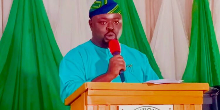 Oyo Ex- Commissioner, Afonja lauds Makinde’s road network initiative, donates N1m to Young Surveyors