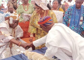 Gbolarumi felicitates Olobu on 50th Coronation Anniversary