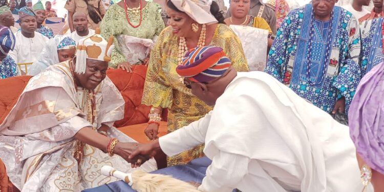 Gbolarumi felicitates Olobu on 50th Coronation Anniversary