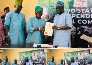LG Poll: Sanda, Simple Receives OYSIEC Certificate of Return For Second Term as Council Chairman, Vice