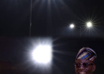 Light up Project : Ibadan South West Local Government Chairman,Akande Illuminates Orita Challenge Police Station