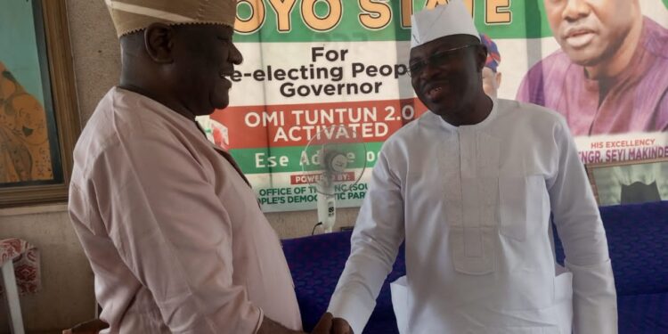 Oloye Ologburo Comisserates with  Amb. Arapaja Over Mother’s Death