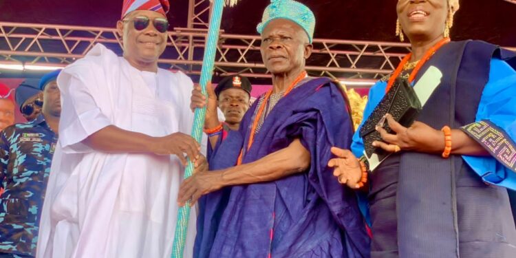 Makinde presents staff of office to new Alawe of Awe, Oba Oladokun, says Gov’t committed to community development