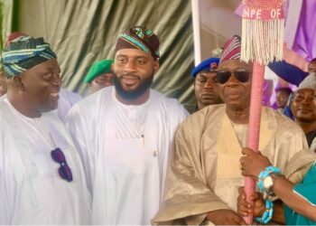 Makinde presents staff of office to First Elempe of Tapa, Oba Titiloye