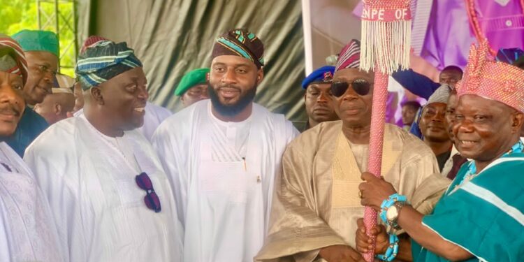 Makinde presents staff of office to First Elempe of Tapa, Oba Titiloye