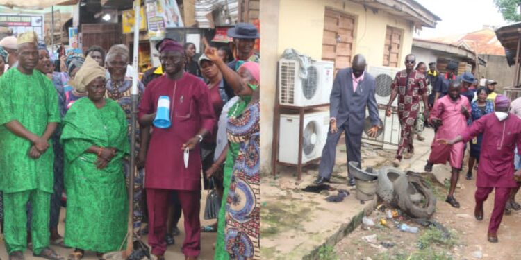 Hon. Mudashiru Kamorudeen Intensifies Cholera Sensitization Efforts in Lagelu Local Markets