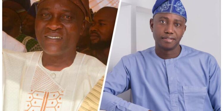 THE POLICAL HEAD ADMINISTRATOR FOR IBADAN SOUTH LCDA CHAIRMAN HON TESLIM OGUNDEJI FECILITATE WITH ALHAJI WASIU ADELEKE ON HIS BIRTHDAY.