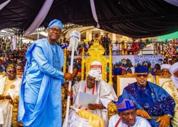 OLUBADAN: Ona Ara LG Chairman, Dr. GLORIOUS’ Prays for Long Life and Prosperous Reign for Oba Owolabi Olakulehin