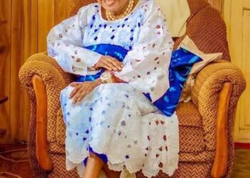 Akande commiserate with Ekiti Monarch over mother’s death 