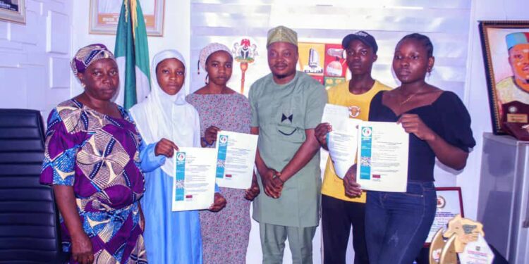Oyo Lawmaker, Adebisi Fulfill His Full Scholarship To Students In Ibadan Southwest Constituency 1