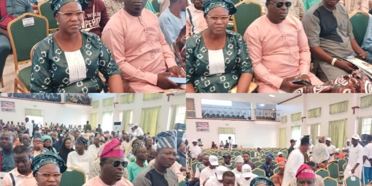 8-day Fidau prayer: Omi Apata L.C.D.A Barr Oluwasina. Bids Farewell to Hon. Prince Musiliu Olaide (Jagaban).