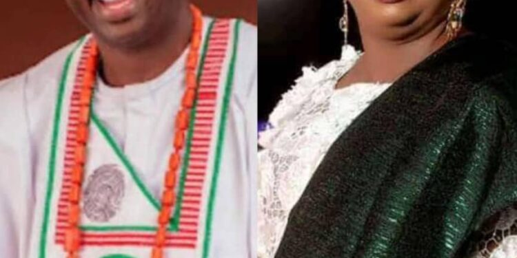 Birthday: Dr. Akande felicitates with former Commissioner of Women in Oyo state, Alhaja Kafilat Olayiwola on the occasion of her birthday.