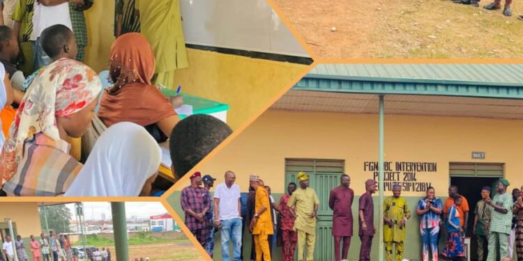 Photos News: Education Under spotlight: IBSWLG Chairman, Akande Teaches Government and English Language, Offers Free Exercise Books to Coaching Classes