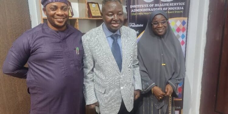 Former Head of Service (HOS)and pioneer chair OYRTMA, Elder Okebukola Paid A Courtesy Visit on The Chairman of OYSHMB