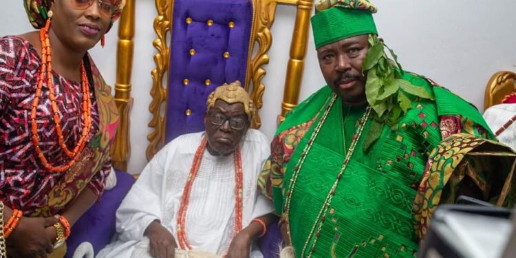 Elevation: Senator Alli thanks Olubadan,  pledges continued service to Ibadanland