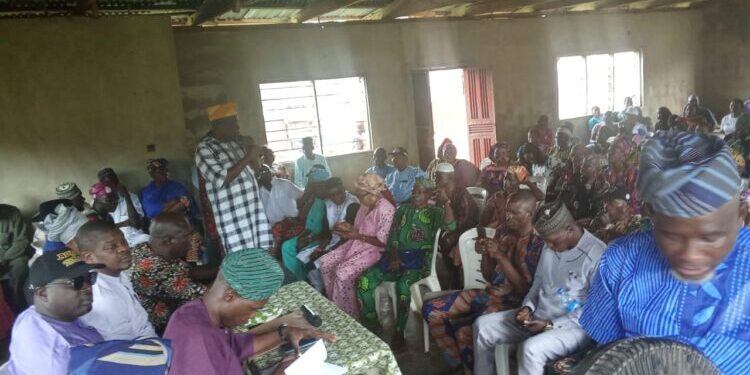 Ido LG Chairman Hon. Adeojo Pays Thank You Visit to Ward 7 PDP, Appreciates Hardwork and Grassroot Dominance