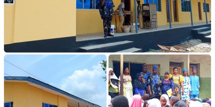 Akeem Olatunji Inspects Ongoing Remodeling Of LG Customary Court, Other Projects…  …Visits Selected Schools As Students Rounds Off Free Holiday Coaching