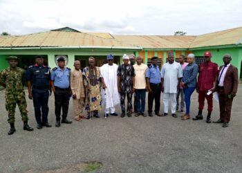 Ibarapa East: Hon. Kazeem Arogundade holds security meeting with Security Agencies and Traditional Rulers*